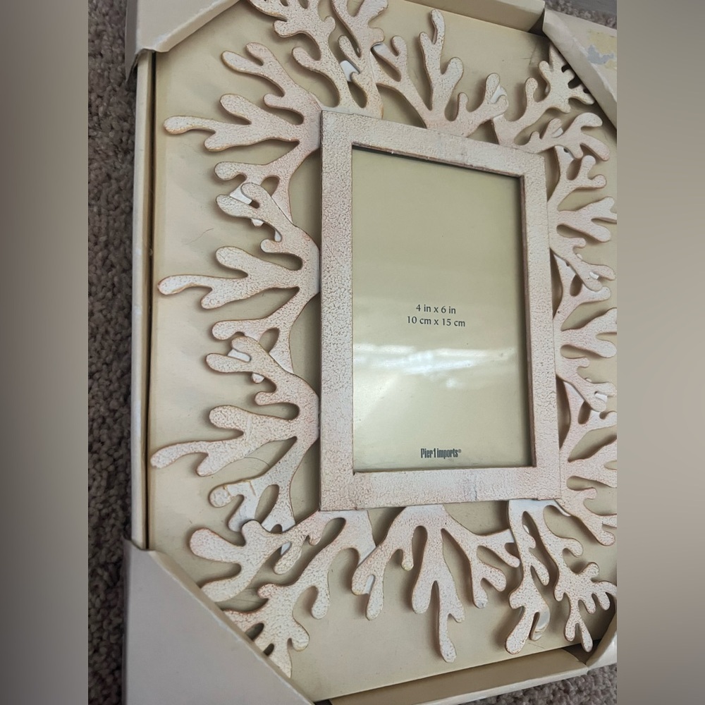New in box pier 1 picture frame 4 x 6 table top coral beach ocean cream metal - Picture 4 of 11